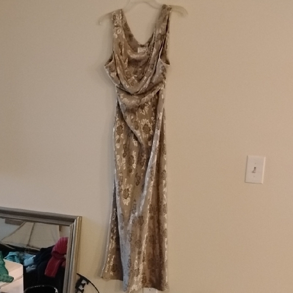 Floral Draped Sleeveless Top - Picture 2 of 8